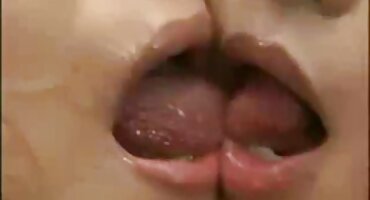 sex việt hay Liếm âm hộ của một người phụ nữ secnhat da đen.