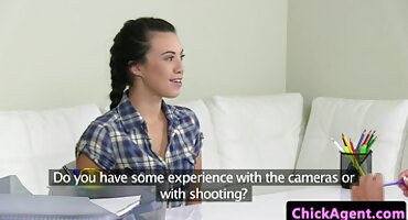 massage sex china Một kẻ lừa đảo ukraine quyến rũ một người bạn sex trên xe và liếm tinh trùng.